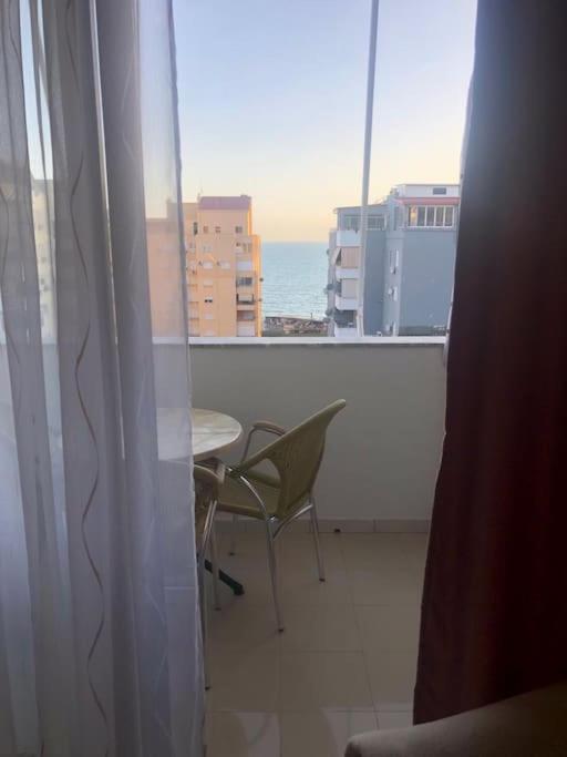 Cozy 1-Bedroom Flat, Beachside Durrës Buitenkant foto