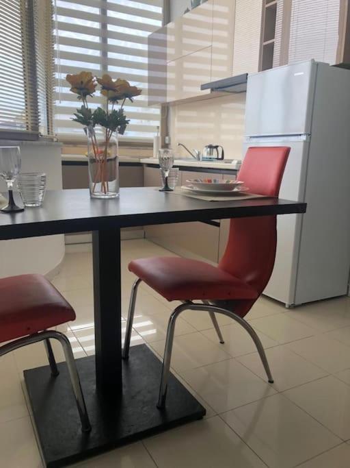 Cozy 1-Bedroom Flat, Beachside Durrës Buitenkant foto